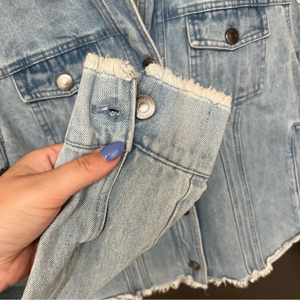 Cupcakes and Cashmere Affleck Embroidered Star Denim Jacket - Picture 7 of 11